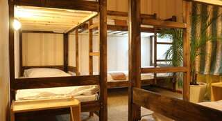 Гостиница Moy Hostel Сочи Кровать в общем 6-местном номере для мужчин и женщин-1