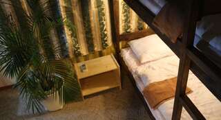 Гостиница Moy Hostel Сочи Кровать в общем 6-местном номере для мужчин и женщин-2